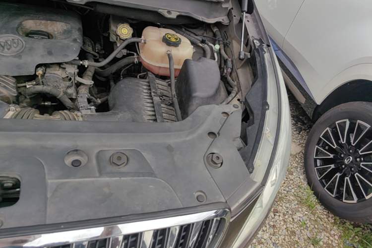 Used Buick GL8 2015 2.4L Luxury Business Premium Edition Engine Bay Left