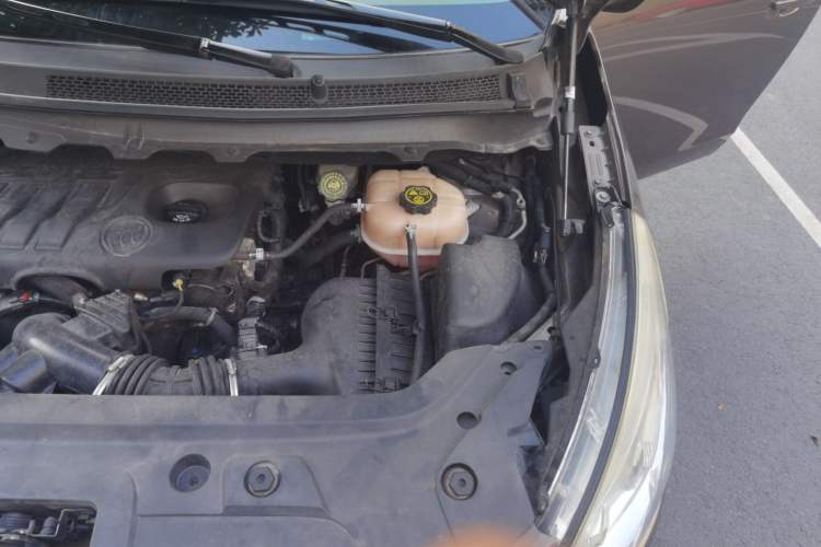 Used Buick GL8 2015 2.4L Luxury Business Premium Edition Engine Bay Left