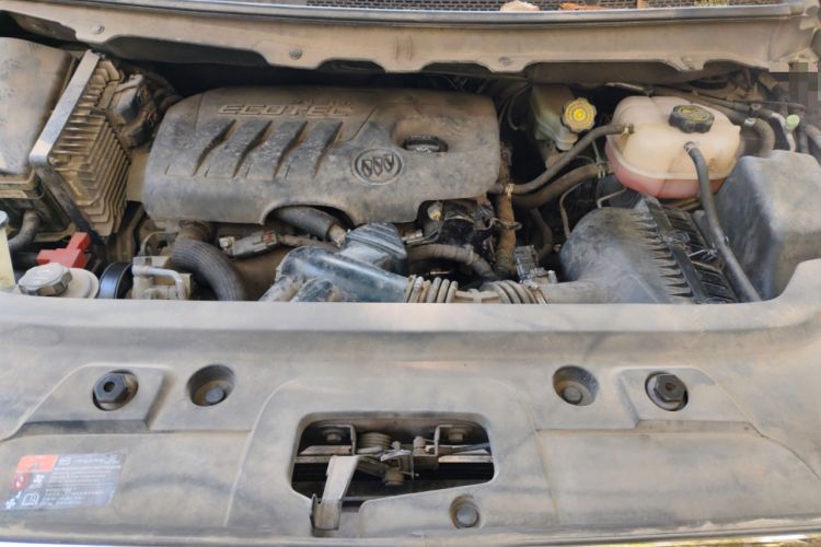 Used Buick GL8 2015 2.4L Luxury Business Premium Edition Engine Bay