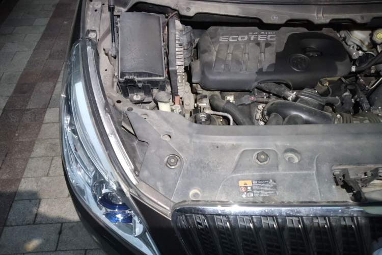 Used Buick GL8 2015 2.4L Luxury Business Premium Edition Engine Bay Right