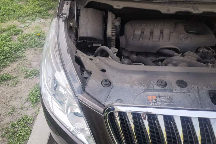 Used Buick GL8 2015 2.4L Luxury Business Premium Edition Engine Bay Right