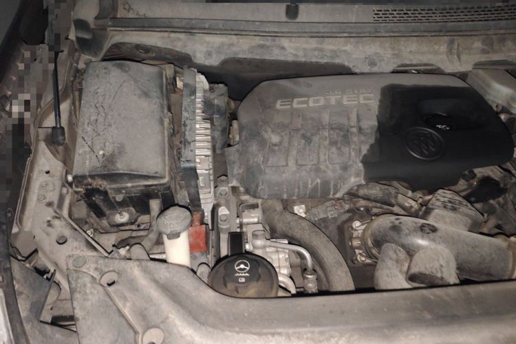 Used Buick GL8 2015 2.4L Luxury Business Premium Edition Engine Bay Right