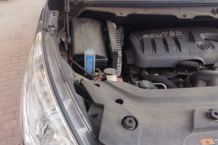 Used Buick GL8 2015 2.4L Luxury Business Premium Edition Engine Bay Right