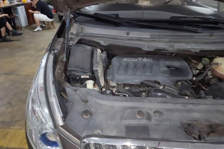 Used Buick GL8 2015 2.4L Luxury Business Premium Edition Engine Bay Right