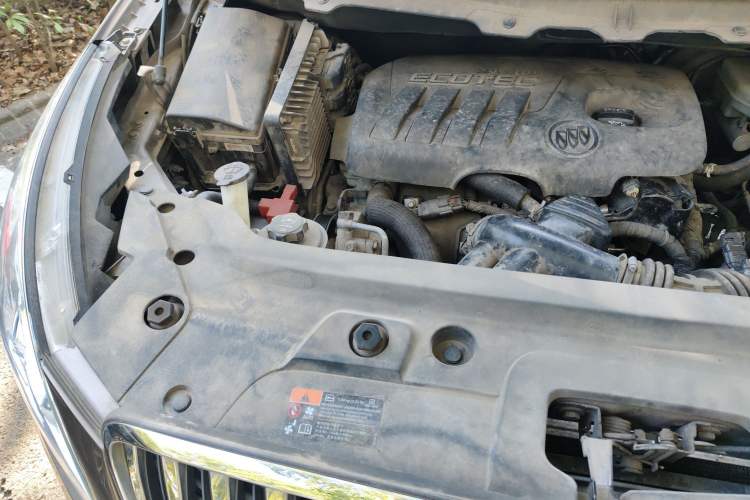 Used Buick GL8 2015 2.4L Luxury Business Premium Edition Engine Bay Right