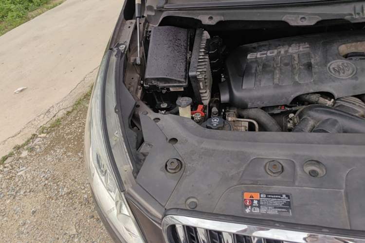 Used Buick GL8 2015 2.4L Luxury Business Premium Edition Engine Bay Right