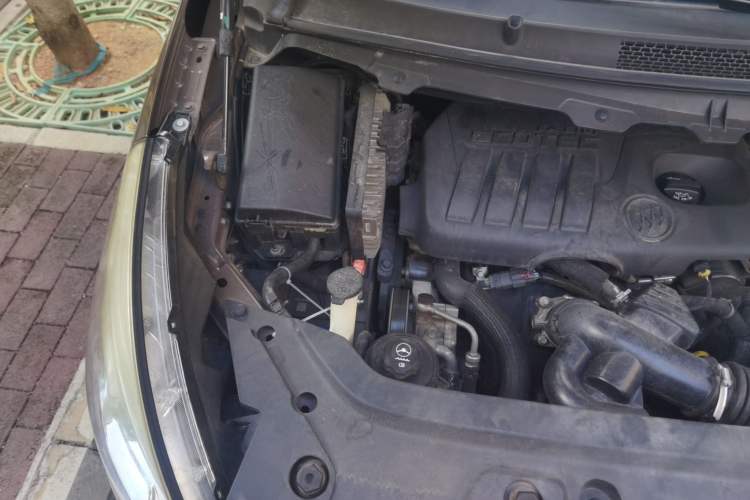 Used Buick GL8 2015 2.4L Luxury Business Premium Edition Engine Bay Right