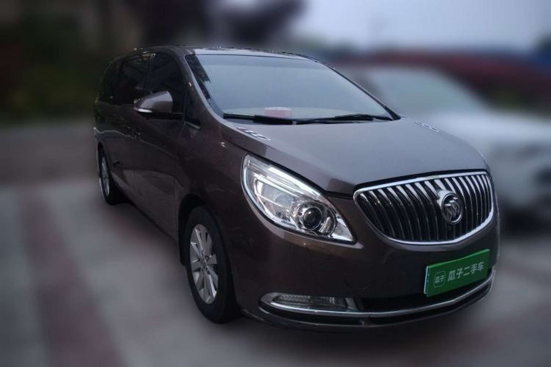 Used Buick GL8 2015 2.4L Luxury Business Premium Edition Front Right 45 Deg