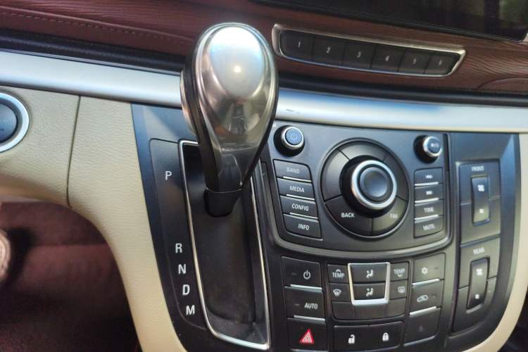 Used Buick GL8 2015 2.4L Luxury Business Premium Edition Gear Lever