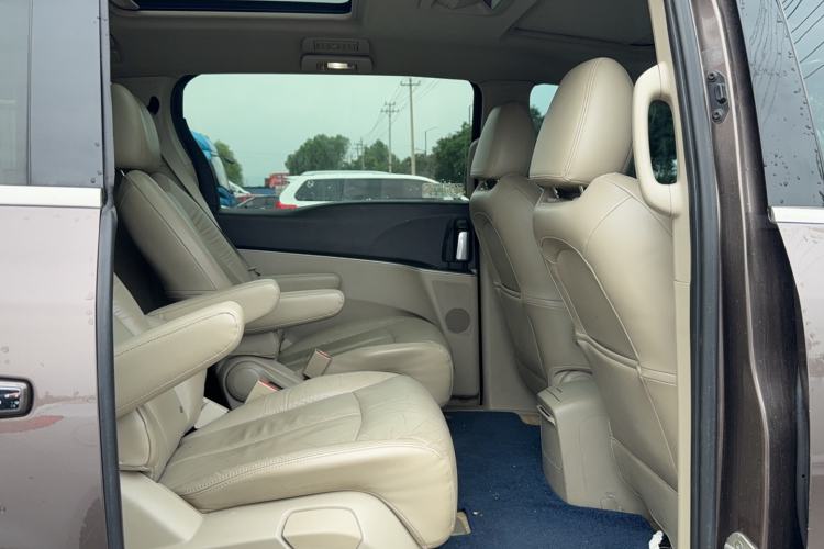 Used Buick GL8 2015 2.4L Luxury Business Premium Edition Interior 1
