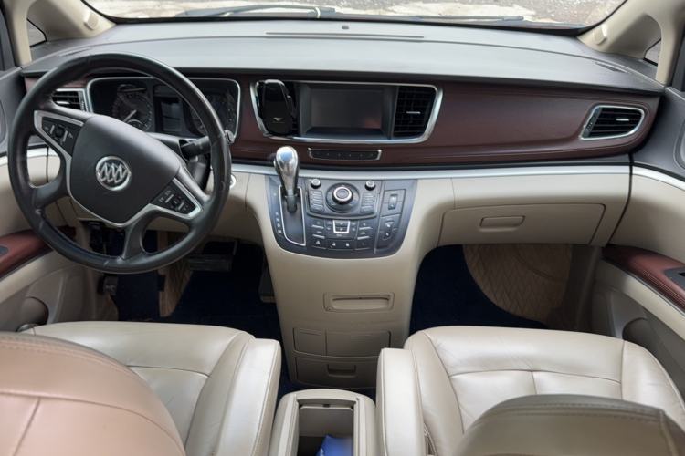 Used Buick GL8 2015 2.4L Luxury Business Premium Edition Interior 2