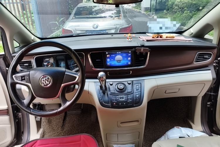 Used Buick GL8 2015 2.4L Luxury Business Premium Edition Interior 2