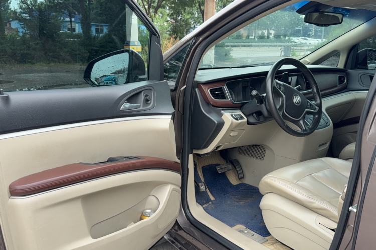 Used Buick GL8 2015 2.4L Luxury Business Premium Edition Interior 3