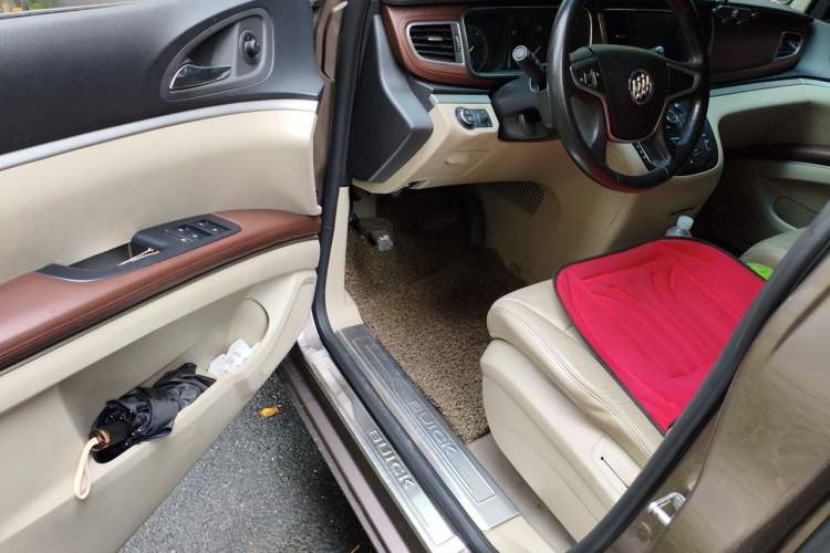Used Buick GL8 2015 2.4L Luxury Business Premium Edition Interior 3