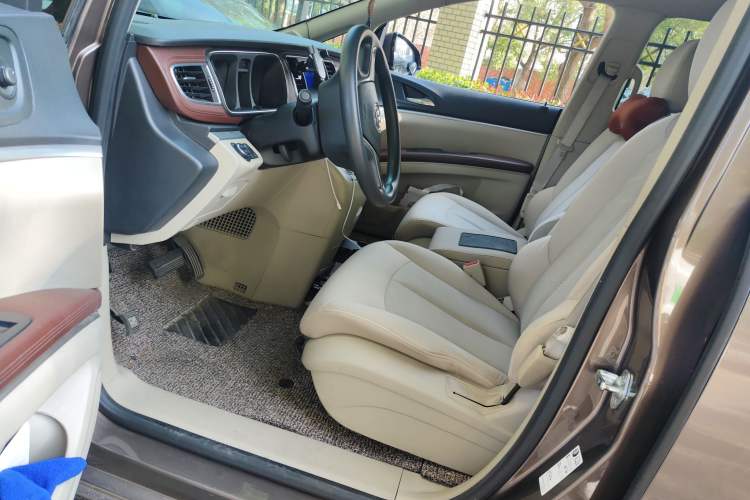 Used Buick GL8 2015 2.4L Luxury Business Premium Edition Left Front Seat