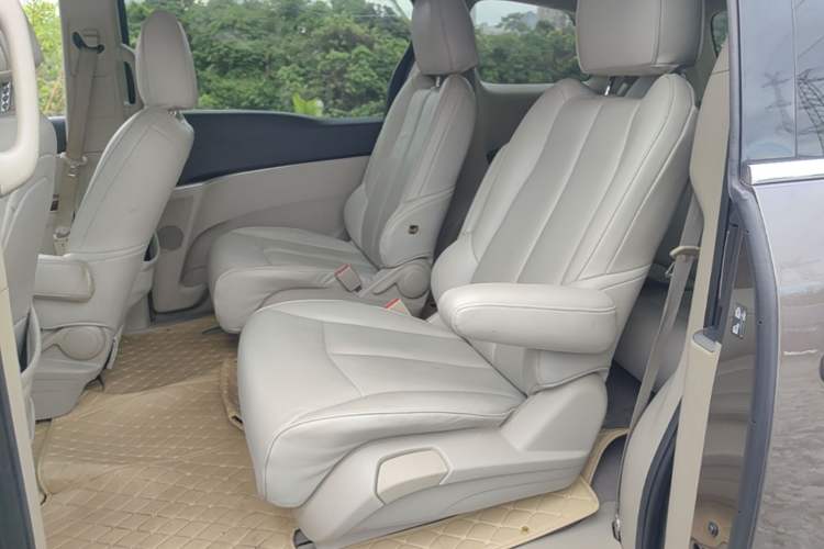Used Buick GL8 2015 2.4L Luxury Business Premium Edition Left Rear Seat