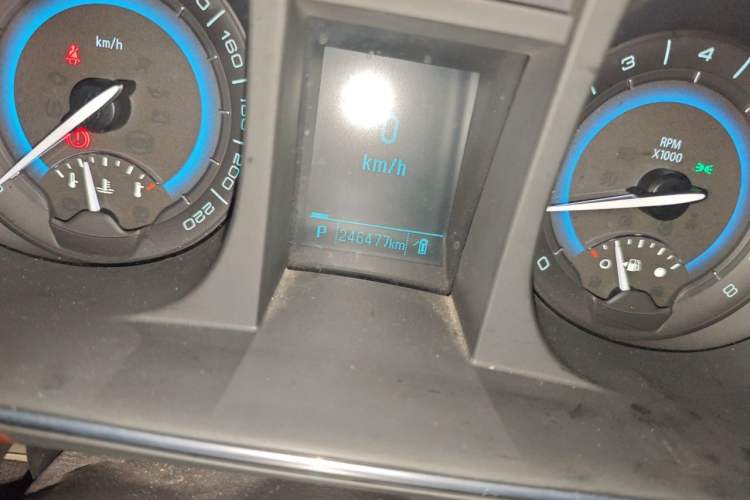 Used Buick GL8 2015 2.4L Luxury Business Premium Edition Odometer Close Up