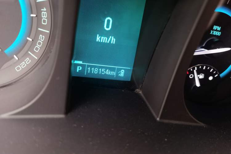 Used Buick GL8 2015 2.4L Luxury Business Premium Edition Odometer Close Up