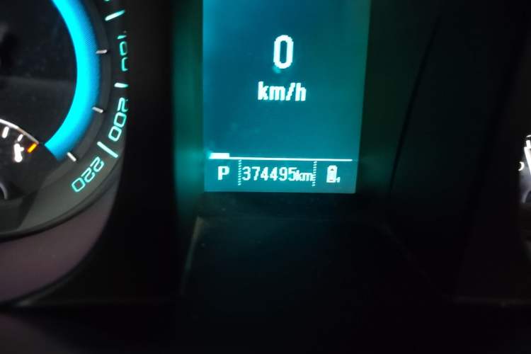 Used Buick GL8 2015 2.4L Luxury Business Premium Edition Odometer Close Up