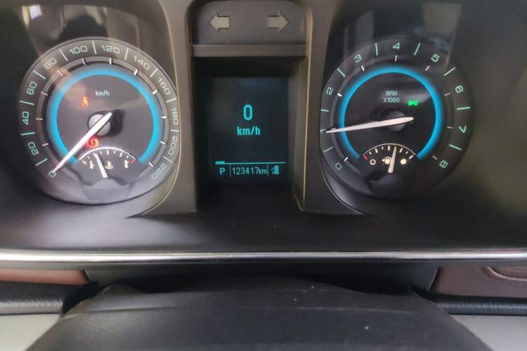 Used Buick GL8 2015 2.4L Luxury Business Premium Edition Odometer Close Up