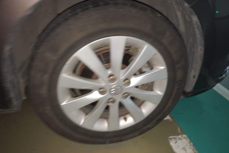 Used Buick GL8 2015 2.4L Luxury Business Premium Edition Right Front Wheel Hub