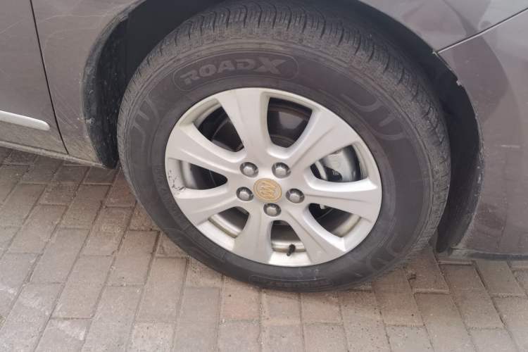 Used Buick GL8 2015 2.4L Luxury Business Premium Edition Right Front Wheel Hub