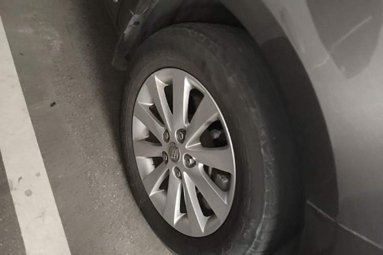 Used Buick GL8  Right Front Wheel Hub
