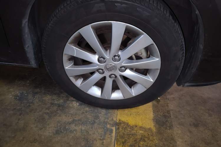 Used Buick GL8 2015 2.4L Luxury Business Premium Edition Right Front Wheel Hub