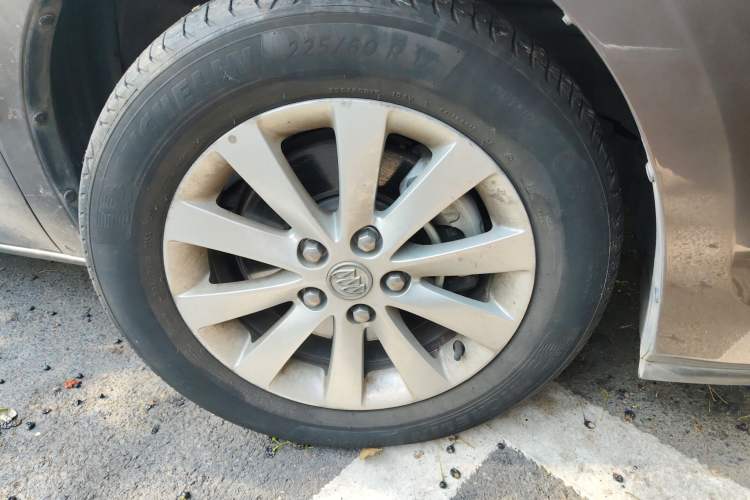 Used Buick GL8 2015 2.4L Luxury Business Premium Edition Right Front Wheel Hub