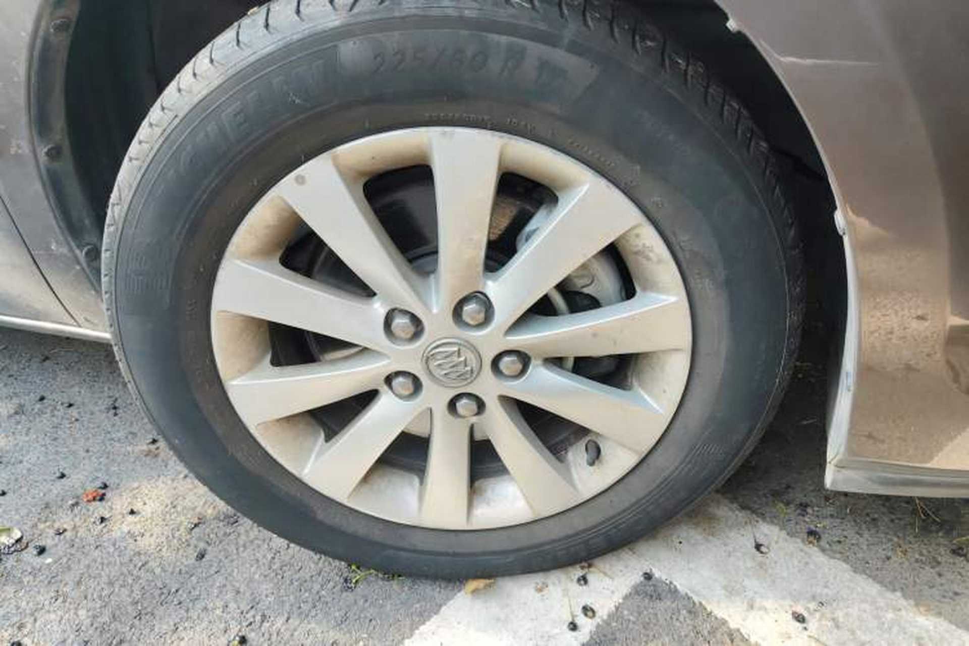 Used Buick GL8 2015 2.4L Luxury Business Premium Edition Right Front Wheel Hub
