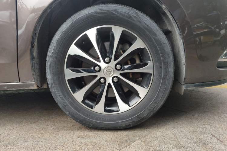 Used Buick GL8 2015 2.4L Luxury Business Premium Edition Right Front Wheel Hub