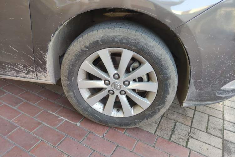 Used Buick GL8 2015 2.4L Luxury Business Premium Edition Right Front Wheel Hub