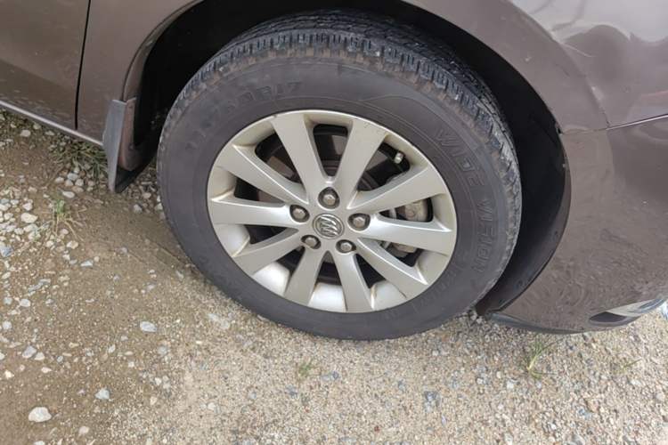 Used Buick GL8 2015 2.4L Luxury Business Premium Edition Right Front Wheel Hub