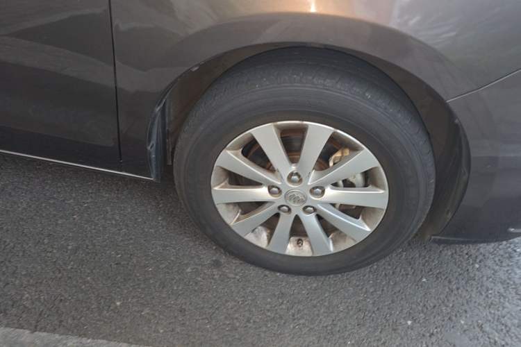Used Buick GL8 2015 2.4L Luxury Business Premium Edition Right Front Wheel Hub