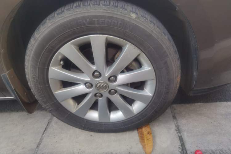Used Buick GL8 2015 2.4L Luxury Business Premium Edition Right Front Wheel Hub