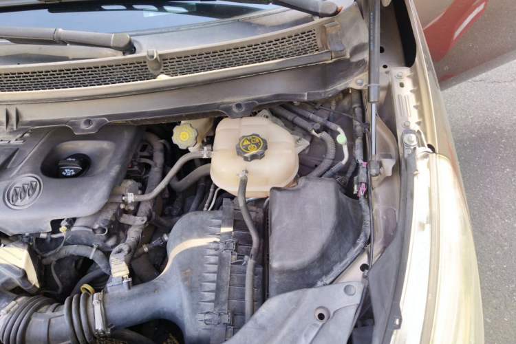 Used Buick GL8  Engine Bay Left
