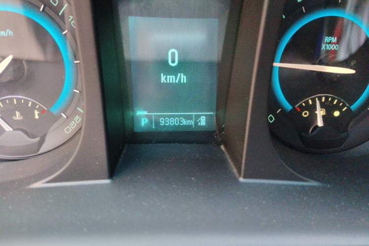 Used Buick GL8  Odometer Close Up