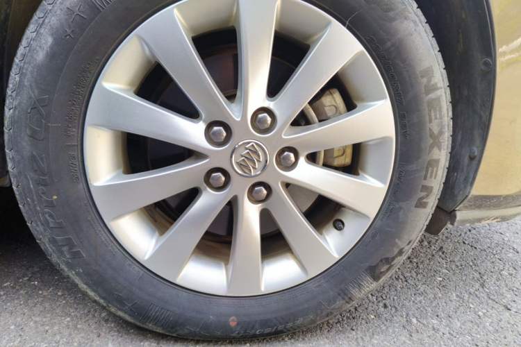 Used Buick GL8  Right Front Wheel Hub