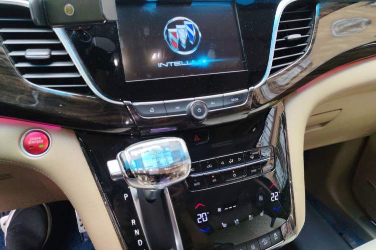 Used Buick GL8 2017 ES 28T Flagship Model China V Standard Audio And AC Panel