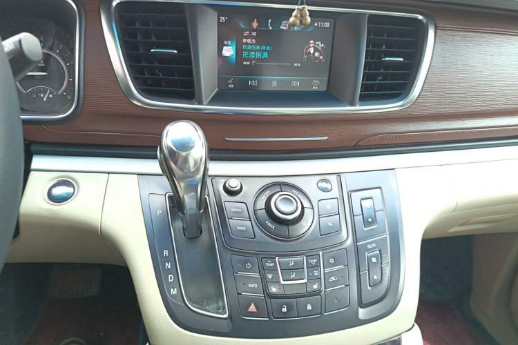 Used Buick GL8 2017 25S Comfort Version China V Standard Audio And AC Panel