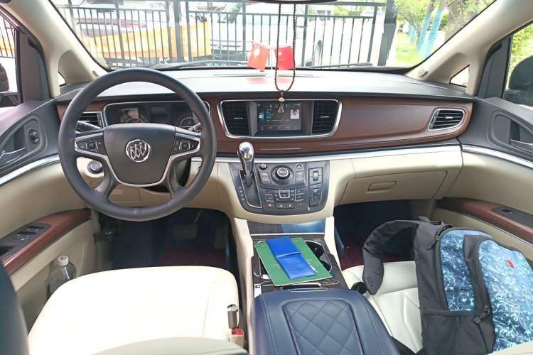 Used Buick GL8 2017 25S Comfort Version China V Standard Center Console