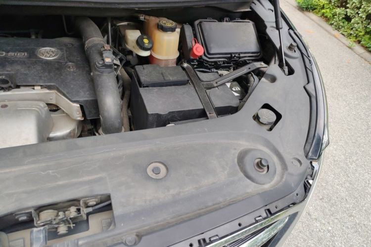 Used Buick GL8 2017 ES 28T Flagship Model China V Standard Engine Bay Left