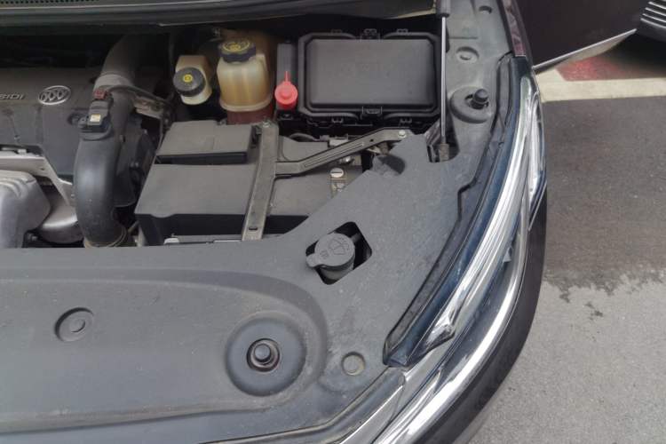 Used Buick GL8 2017 28T Avenir Avia National Emission Standard V Engine Bay Left