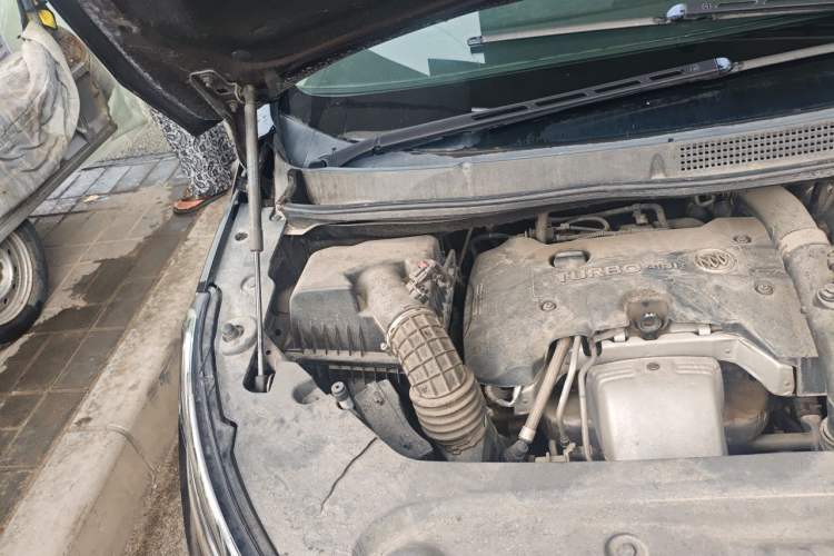 Used Buick GL8 2017 ES 28T Premium Version China V Standard Engine Bay Right