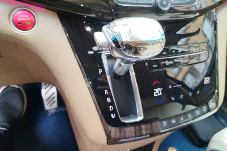 Used Buick GL8 2017 ES 28T Flagship Model China V Standard Gear Lever