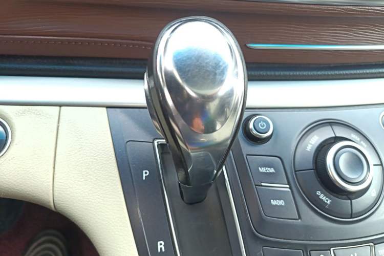 Used Buick GL8 2017 25S Comfort Version China V Standard Gear Lever