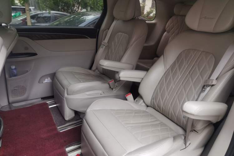 Used Buick GL8 2017 28T Avenir Avia National Emission Standard V Left Rear Seat