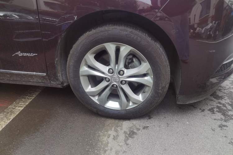 Used Buick GL8 2017 28T Avenir Avia National Emission Standard V Right Front Wheel Hub