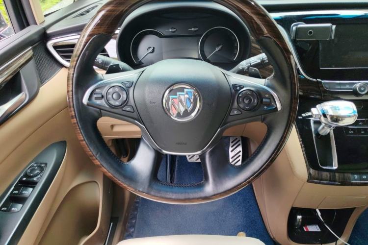 Used Buick GL8 2017 ES 28T Flagship Model China V Standard Steering Wheel