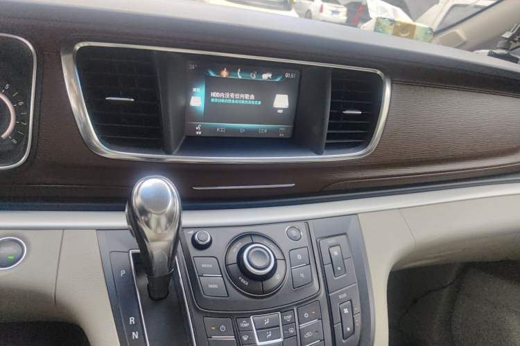 Used Buick GL8 2017 25S Luxury Version China V Standard Audio And AC Panel